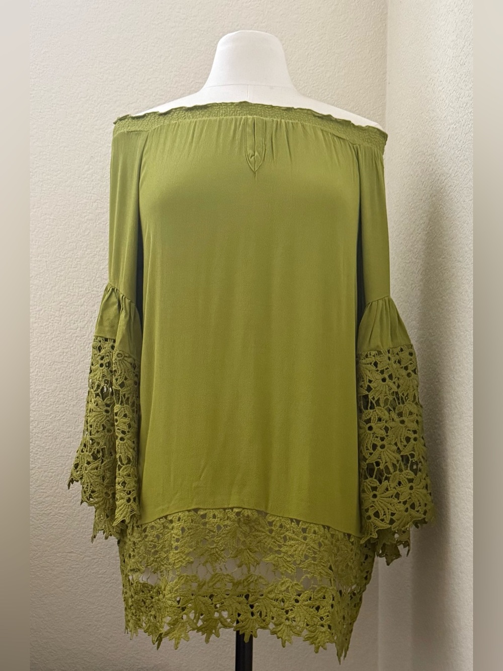 Colleen Lopez  A Bit of Romance Off-the-Shoulder Lace Top - Size XS